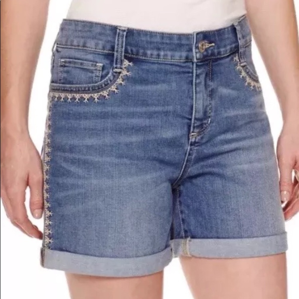 St John’s Bay, size 8, Embroidered 5” Denim Shorts